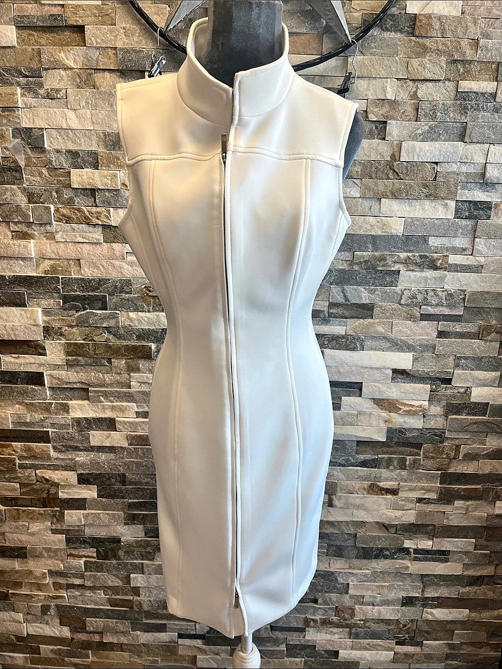 Tommy Hilfiger White Zip Front Vest Size Medium Like New